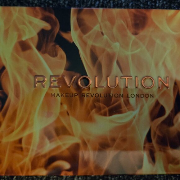 Makeup Revolution Forever Flawless Fire Eyeshadow Palette - Picture 1 of 3